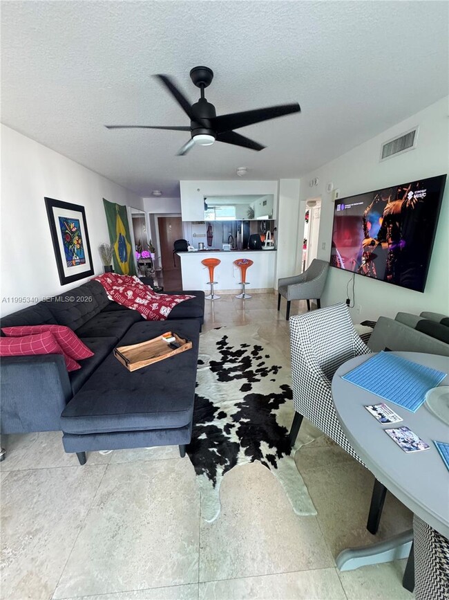 Photo - 31 SE 5th St Unidad 1402