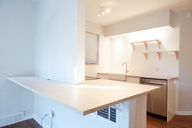 Photo - 909 Concordia Ln Unit 1S