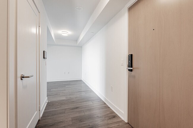 Photo - 585 Bloor St E Unit 2124