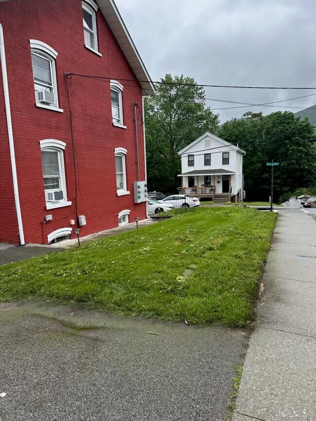 28 Davis St Unit 1
