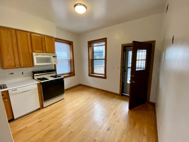 Photo - 1210 W Nelson St Unidad 2