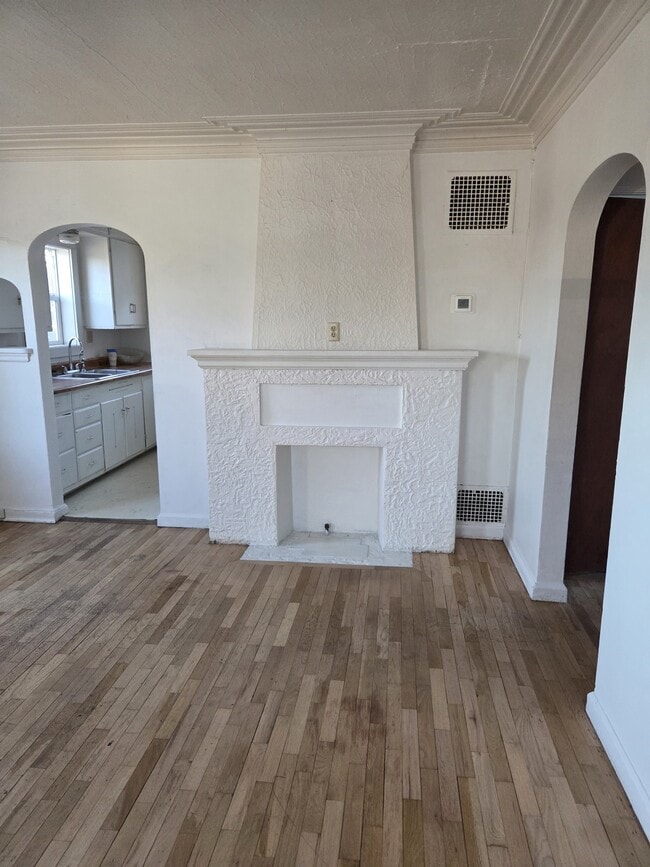 Photo - 933 Custer Ave