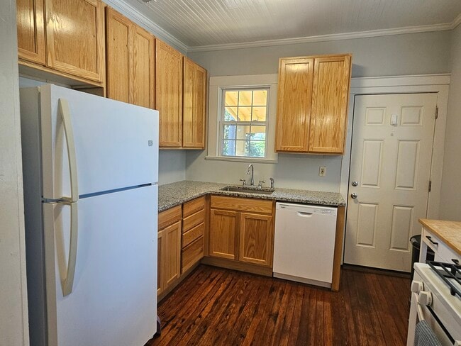 Photo - 1918 Pender Ave Unit B