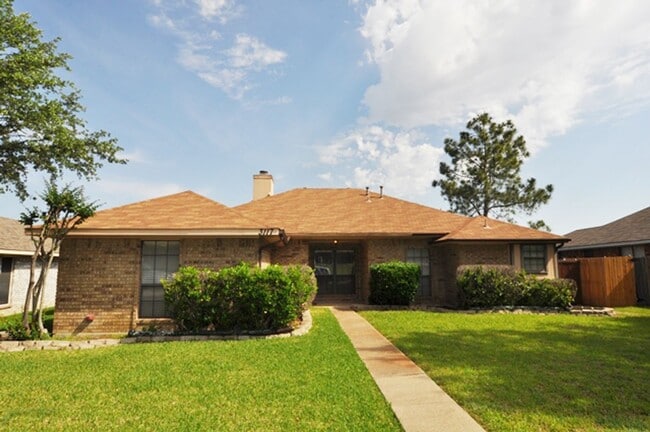 Building Photo - Great home with Sunroom in Sachse!