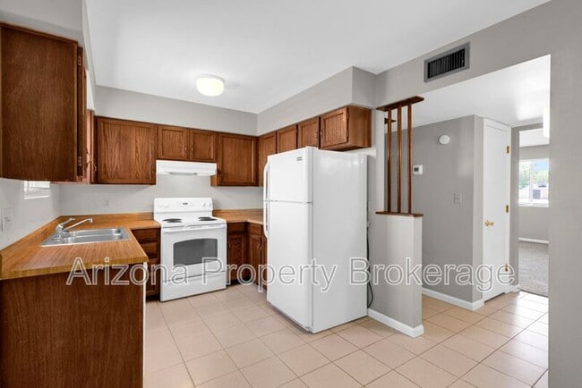 Building Photo - 3934 E Piccadilly Rd Rental