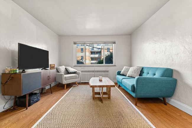 Building Photo - 5552 Covode St Rental