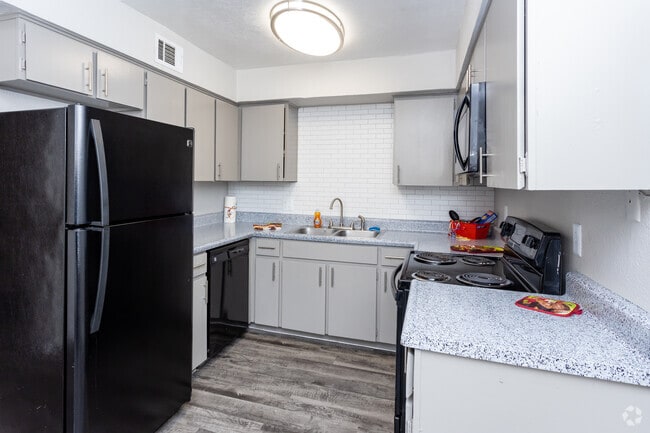 2BR,1.5BA-1100SF