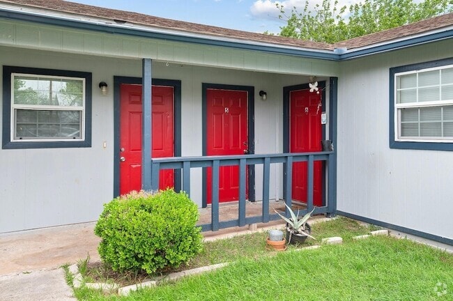 Building Photo - 1611 Jones St Rental