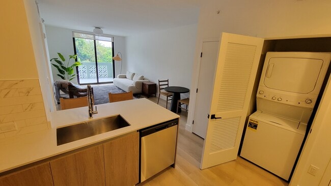 Building Photo - 2533 NE 183rd St Unit A1