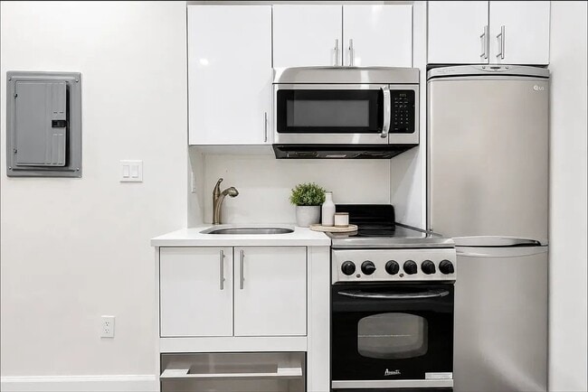 250 Broome St Unit 2