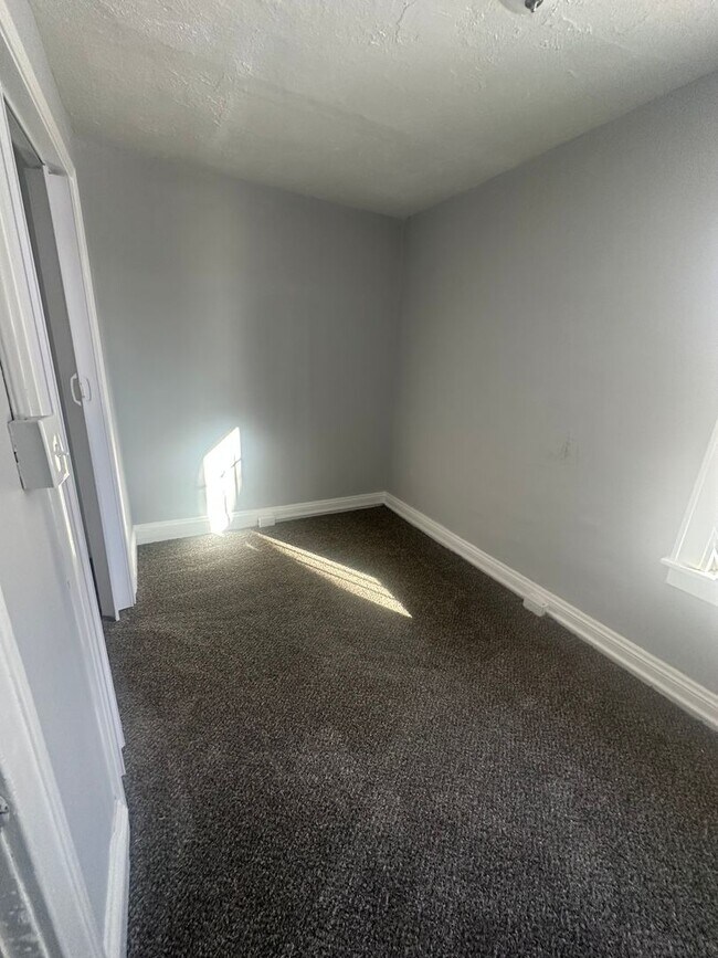 Photo - 2 Bedroom Apartments E. 43/Superior Rd. Unit 5