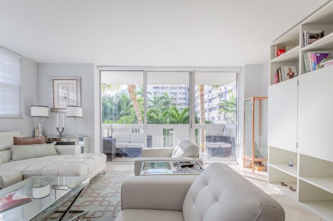 800 West Ave