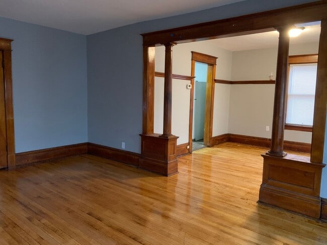 Building Photo - 3 Bedroom 1 Bathroom House in St.Paul!