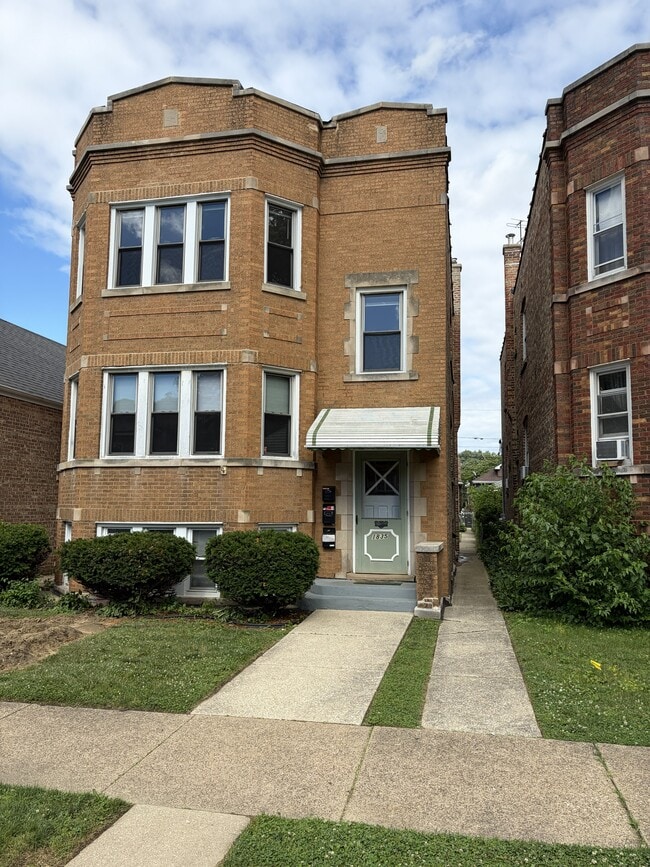 Building Photo - 1835 Home Ave Unit 1 & 2