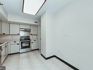 Building Photo - 4550 N Park Ave Unit 108