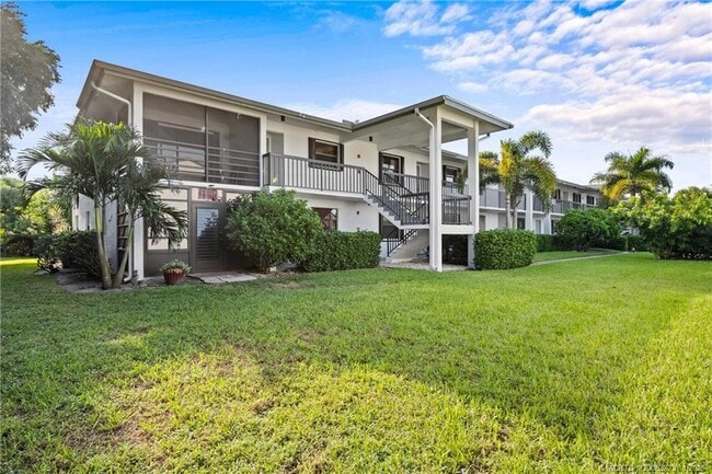 Building Photo - 1210 SE Parkview Pl Unit 9