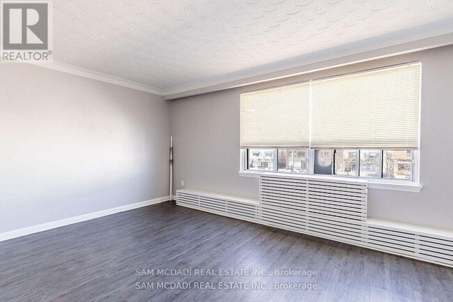 Photo - 1710 Lakeshore Rd W