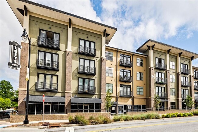 Building Photo - 5300 Peachtree Rd Unit 0501