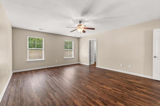 Photo - 5 Bedroom House Available Now!