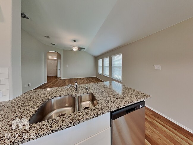 Photo - 482 Stuart Ln