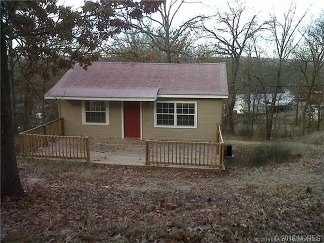 Building Photo - 2 Bedroom 1 bathroom