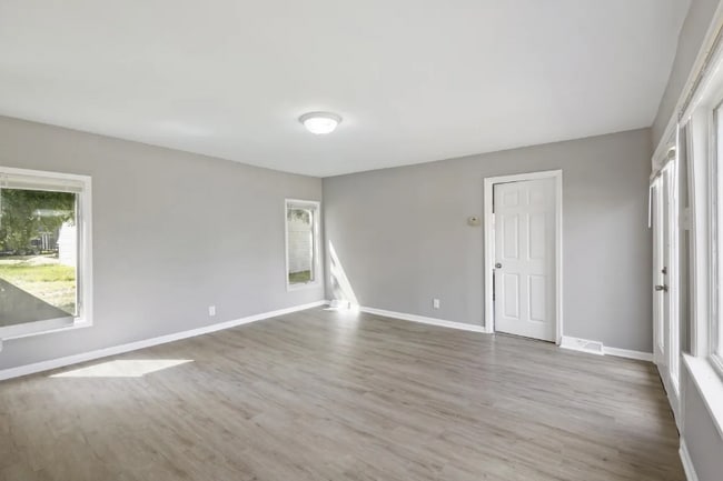 Photo - 611 E Sumner St