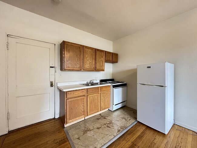 Photo - 1034 W George St Unit 302