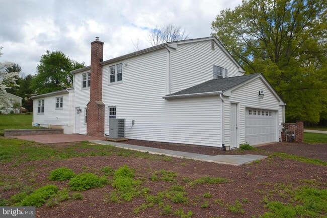 Photo - 1436 E Lamplighter Ln