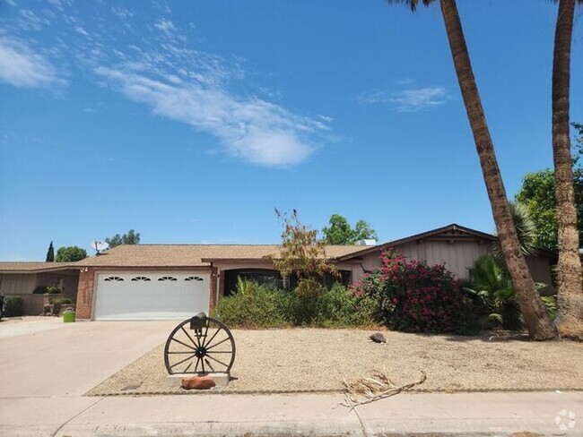 Building Photo - COMING SOON!! Ranch Style 3 bed/1.75 Bath,... Rental