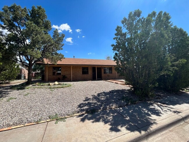 Building Photo - Freshened with upgrades and ready for new ... Rental