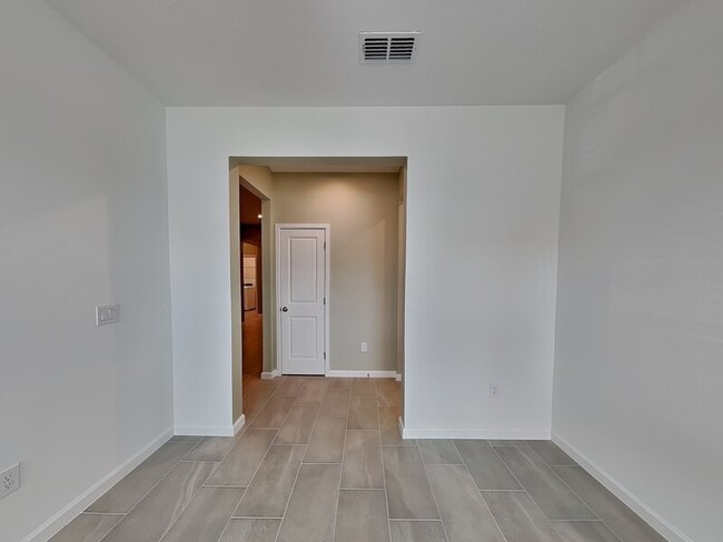 Photo - 2633 Ginseng Ivy St