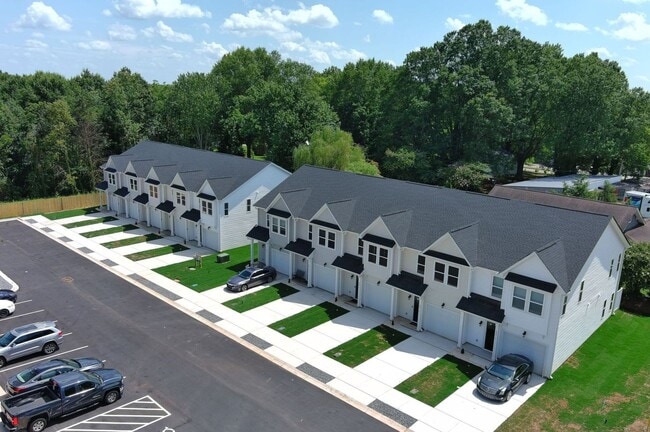 Photo - 409 E 20th St