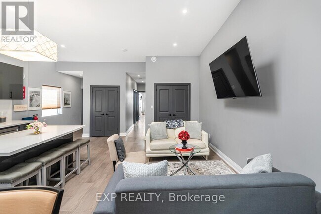 Photo - 5850 Ferry St