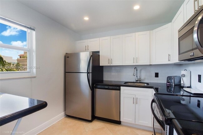 Building Photo - 1612 Jefferson Ave Unit PH03