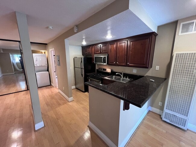 Building Photo - Gorgeous Studio in the Venetian Community ... Rental