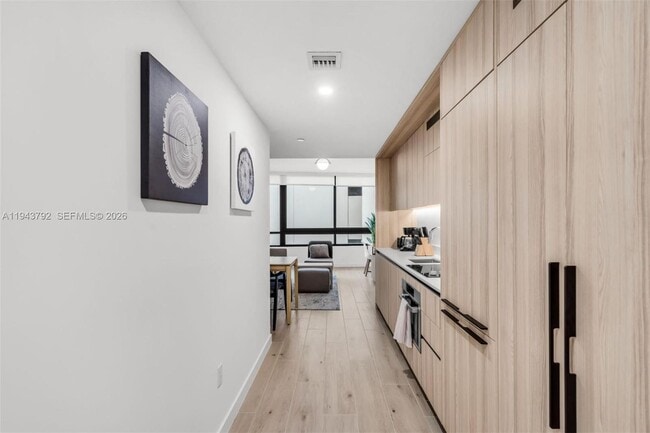 Building Photo - 225 N Miami Ave Unit 301