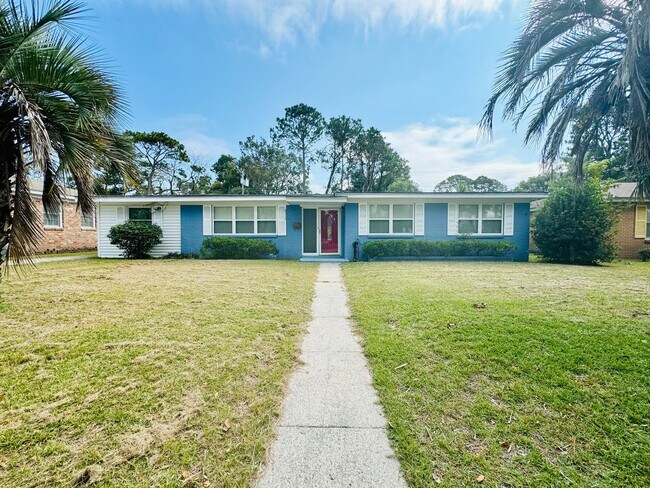 Charming One Story Home in Savannah! - Charming One Story Home in Savannah!