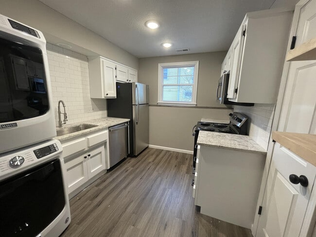 Building Photo - 934 Illinois St