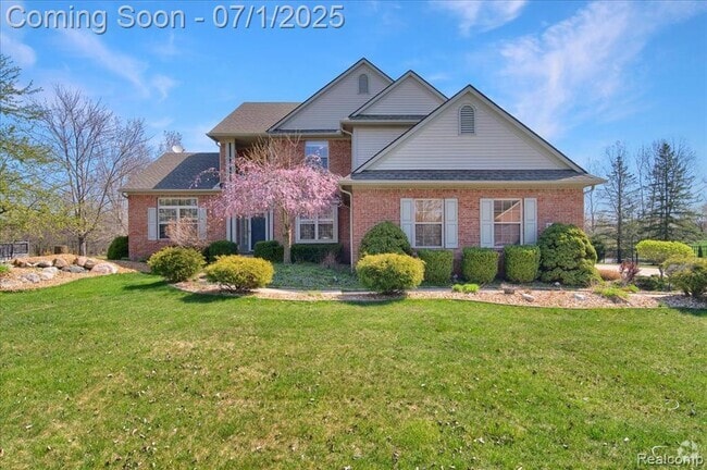 Building Photo - 2565 River Woods Dr N Rental