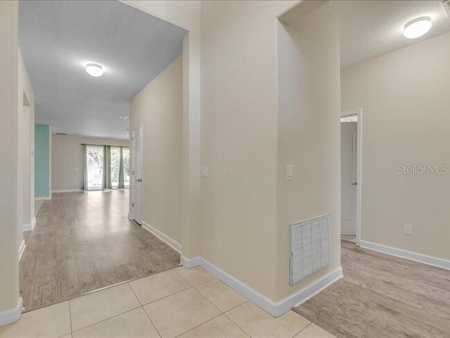 Photo - 1569 Thetford Cir