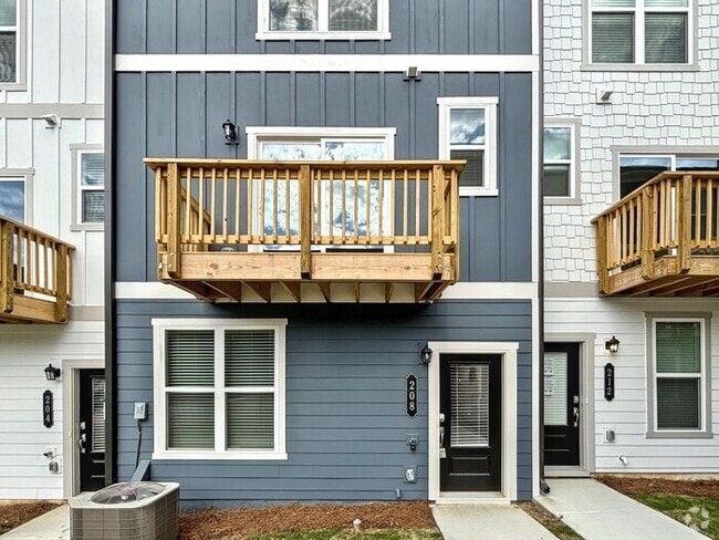 Building Photo - Charming 3-Bedroom, 3.5-Bath Townhouse in ...