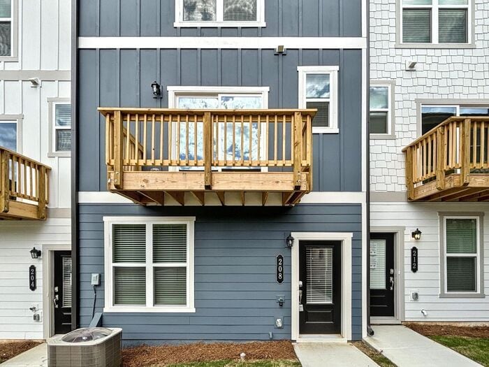 Charming 3-Bedroom, 3.5-Bath Townhouse in ... - Charming 3-Bedroom, 3.5-Bath Townhouse in ...