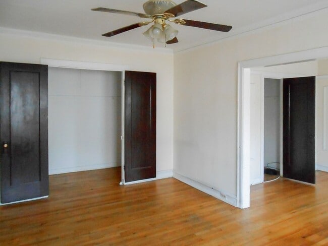 Photo - 5208-14 N. Damen / 2000-10 W. Foster