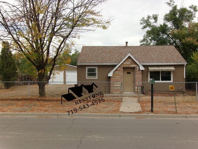 Building Photo - Small Dog Friendly! 3 Bedrooms / 1 Bath / 2 Car Detached Garage  Eastside Rancher