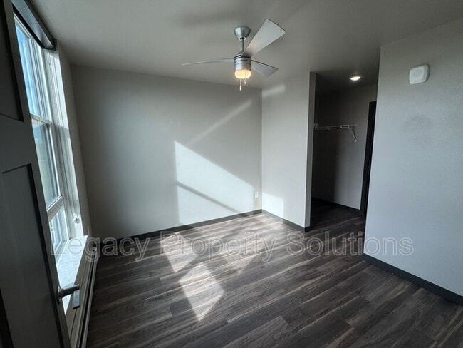 Photo - 226 E Greenfield Ln