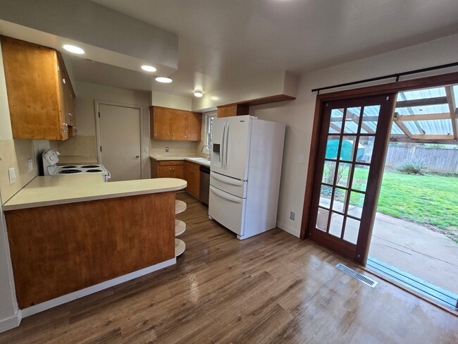 Photo - 11824 NE Stanton St