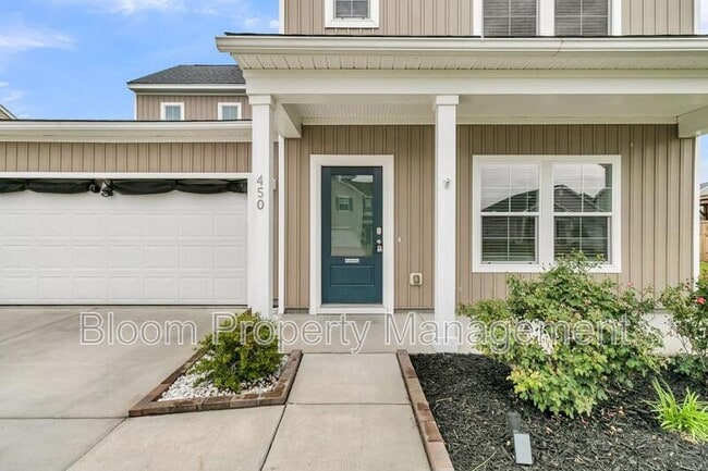 Photo - 450 Carrara Dr