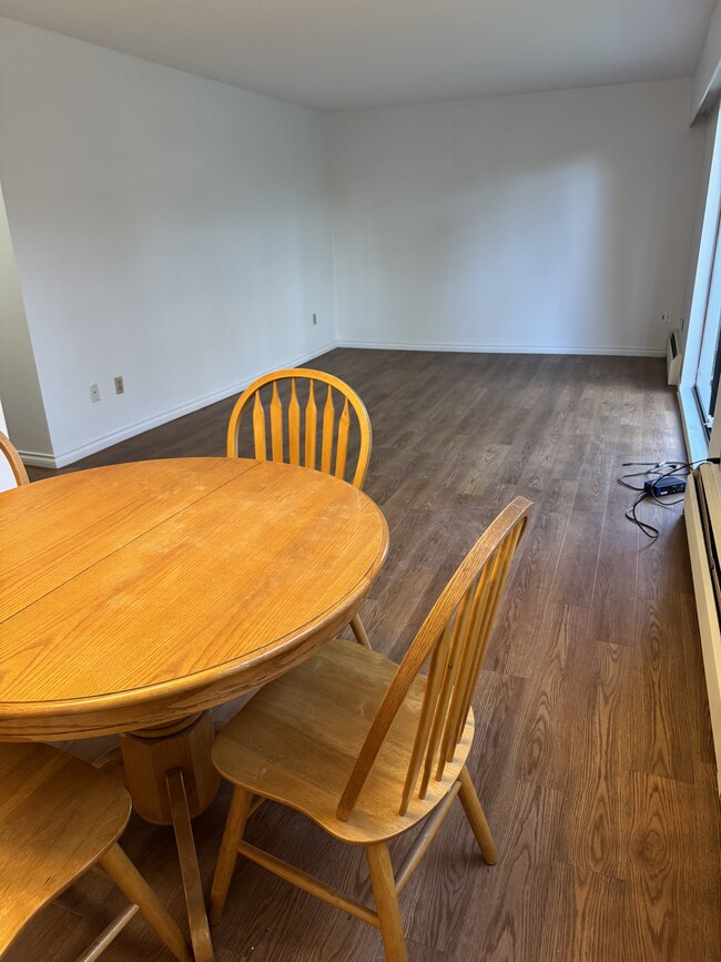 Dining Room - 5127 Irving St Unit 107