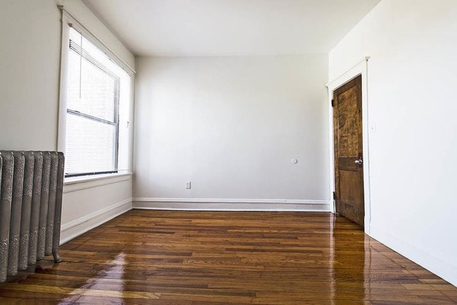 Photo - 7400 S Rhodes Ave