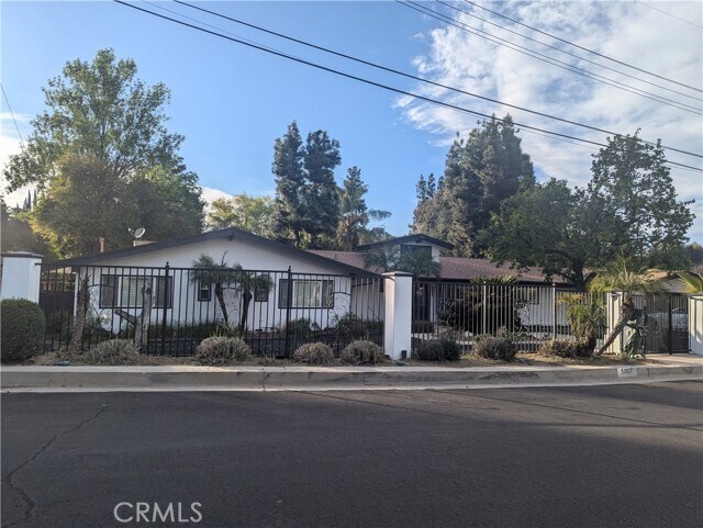 Photo - 5067 Arundel Dr House
